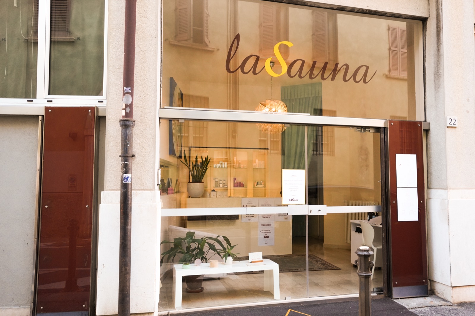 La facciata di La Sauna 1969 in Via Orientale 22 a Brescia
